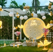 candlelight dinners Moonlit Romantic Dinner Date at Eraya Venues