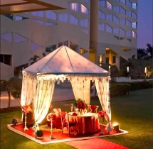 candlelight dinners Dreamy Outdoor Cabana Candlelight Dinner at Taj