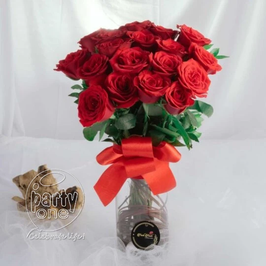 surprises Elegant Vibrant Red Rose Bouquet