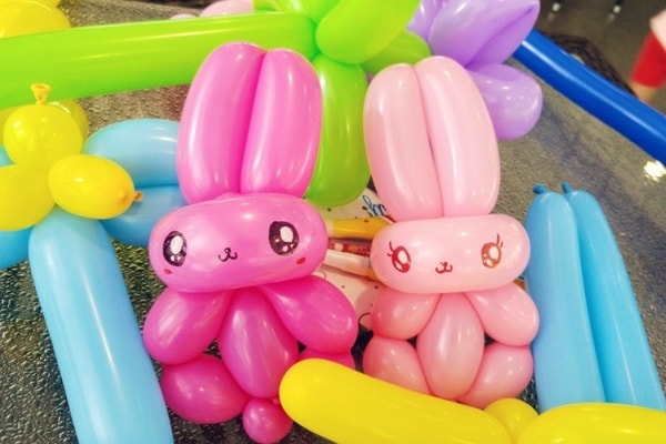 Rabbit balloon sculpting