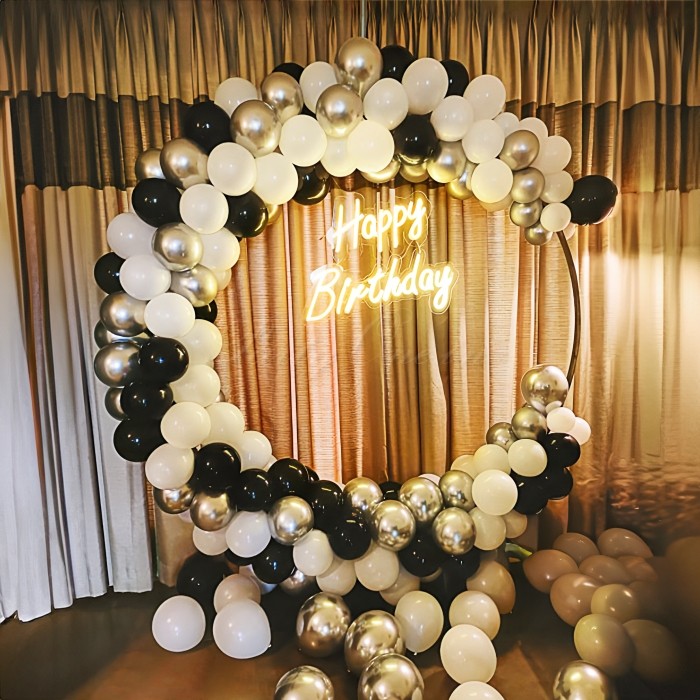 Classic Black, White, and Gold Balloon Decoration Ideas