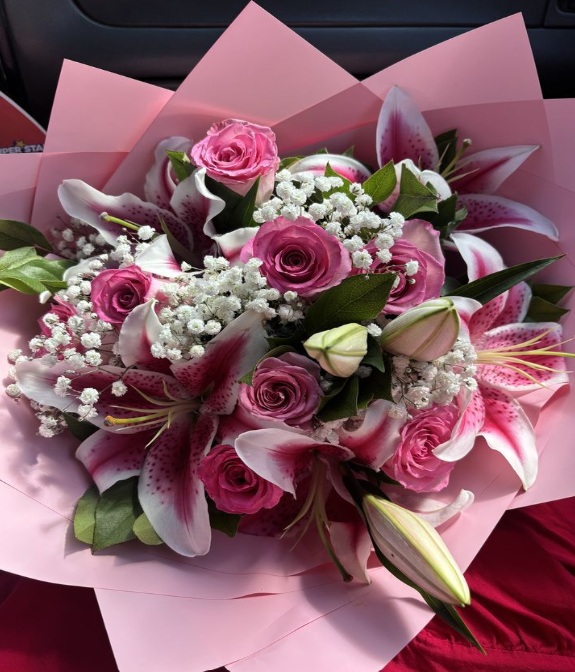Minimalist Flower Bouquets